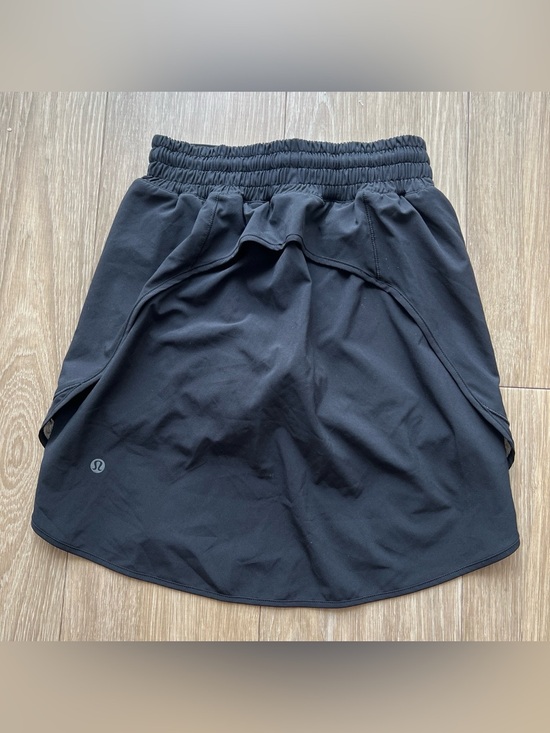 lululemon athletica Dresses & Skirts - lululemon athletica Black Athletic Skirt with Built-In Shorts Size 2